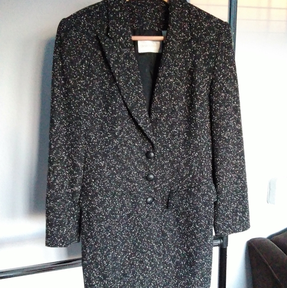 Dana Buchman 2-PC Women's Wool Jacket and Skirt Suit. Jacket Size 6. Skirt size8 - Picture 4 of 15